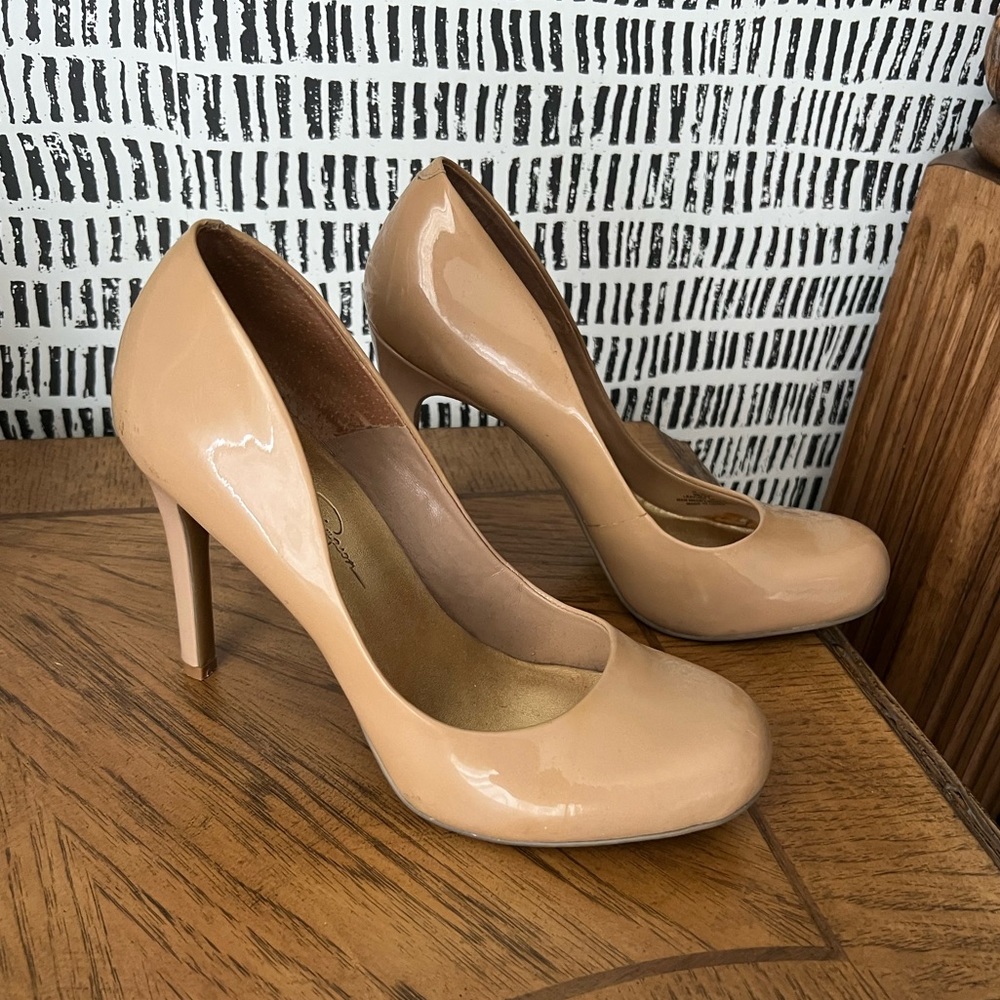 2/$50 Jessica Simpson nude stiletto pump heels. Neutral color Women size 9 basic